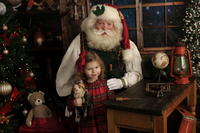 santa pictures, get photos taken with santa, holiday portraits near me